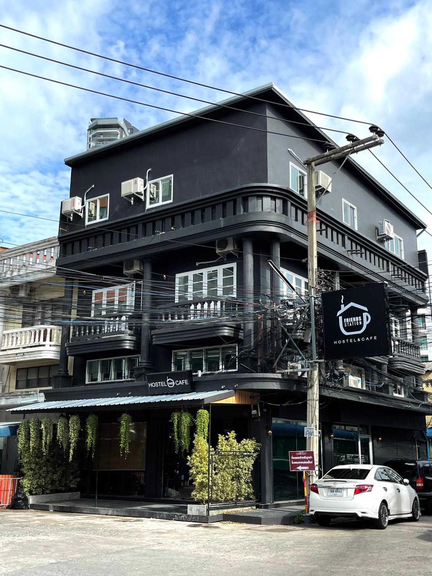 Champagne Hostel & Cafe Pattaya Exteriör bild