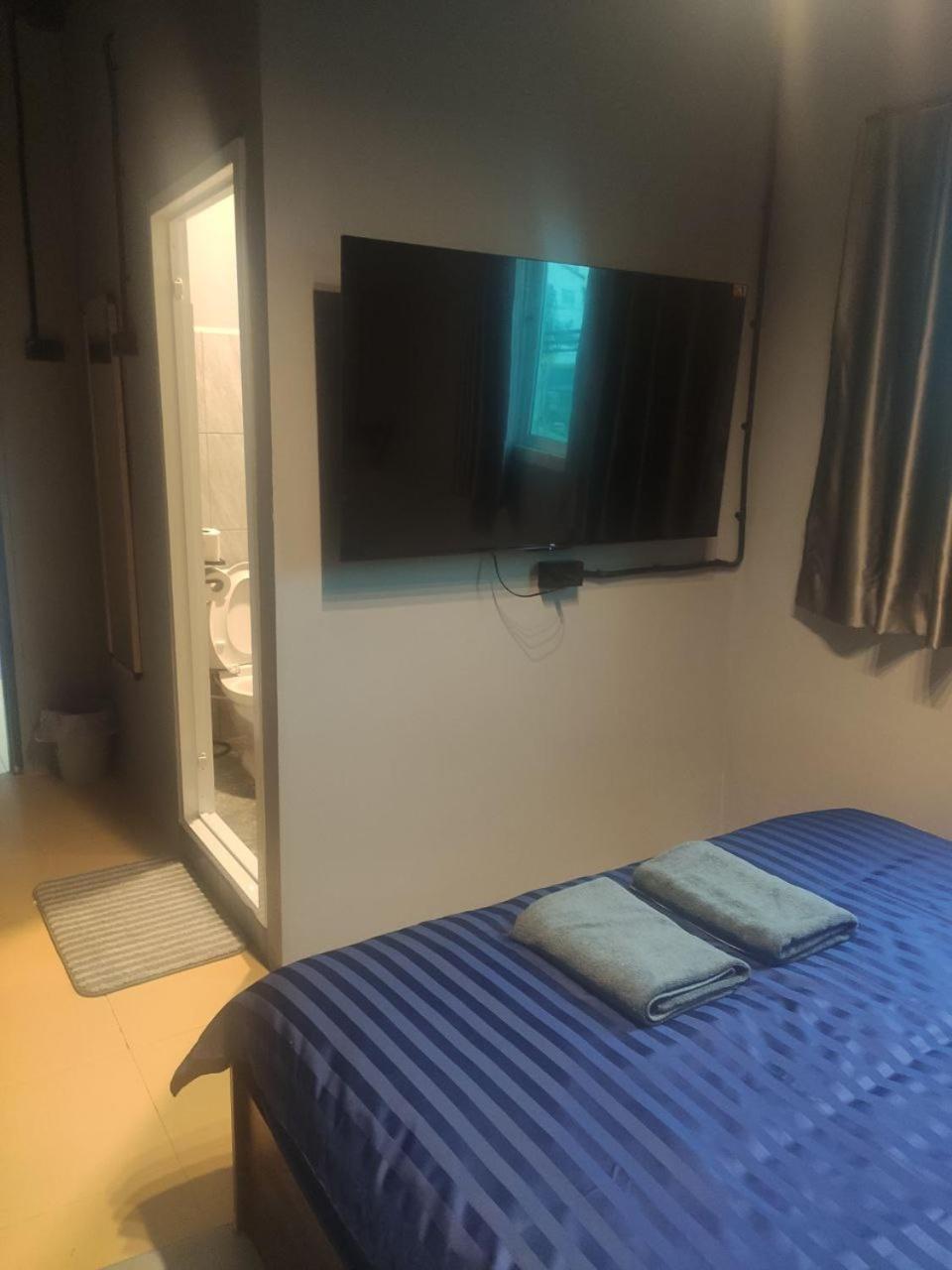 Champagne Hostel & Cafe Pattaya Exteriör bild
