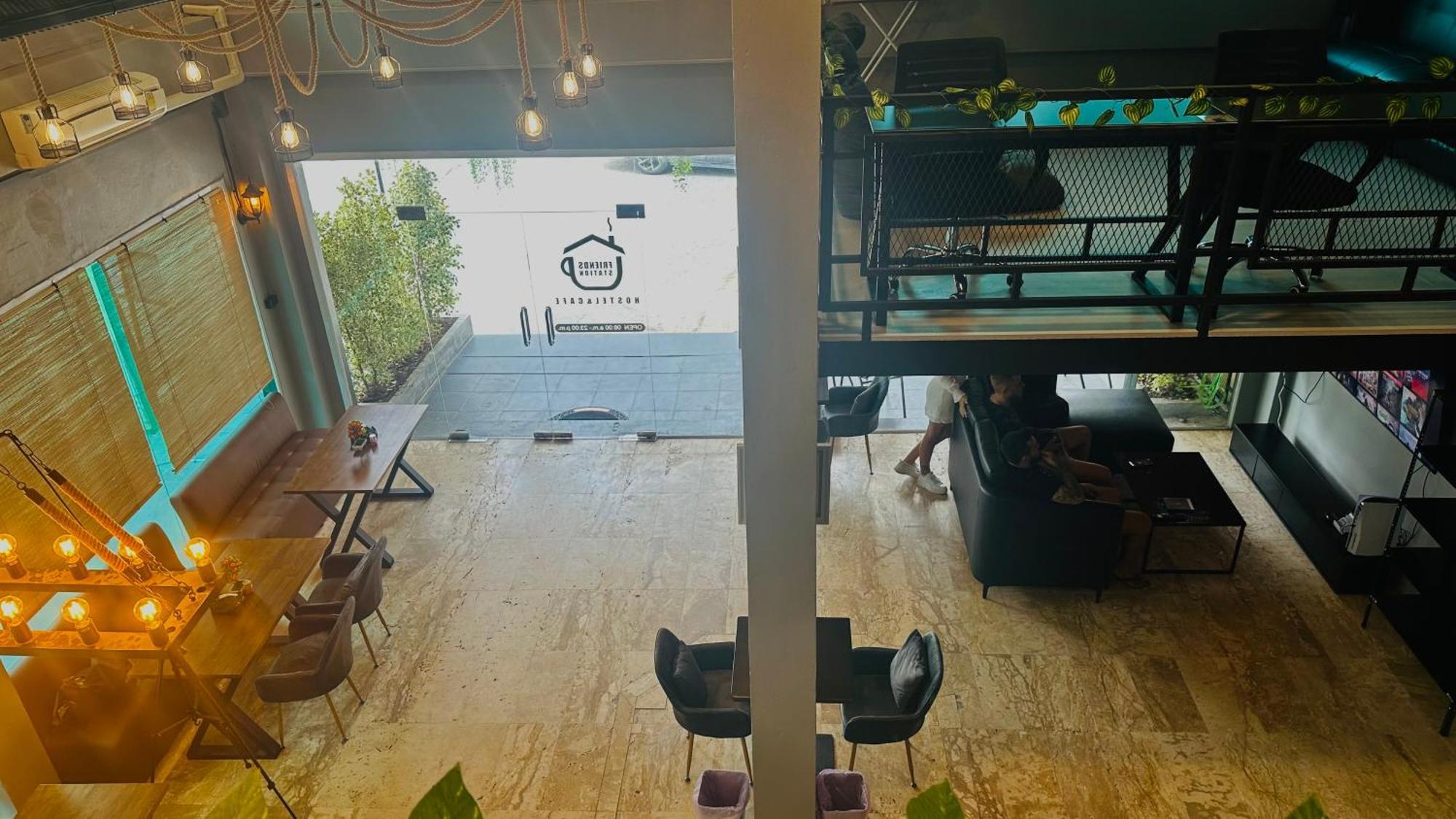 Champagne Hostel & Cafe Pattaya Exteriör bild