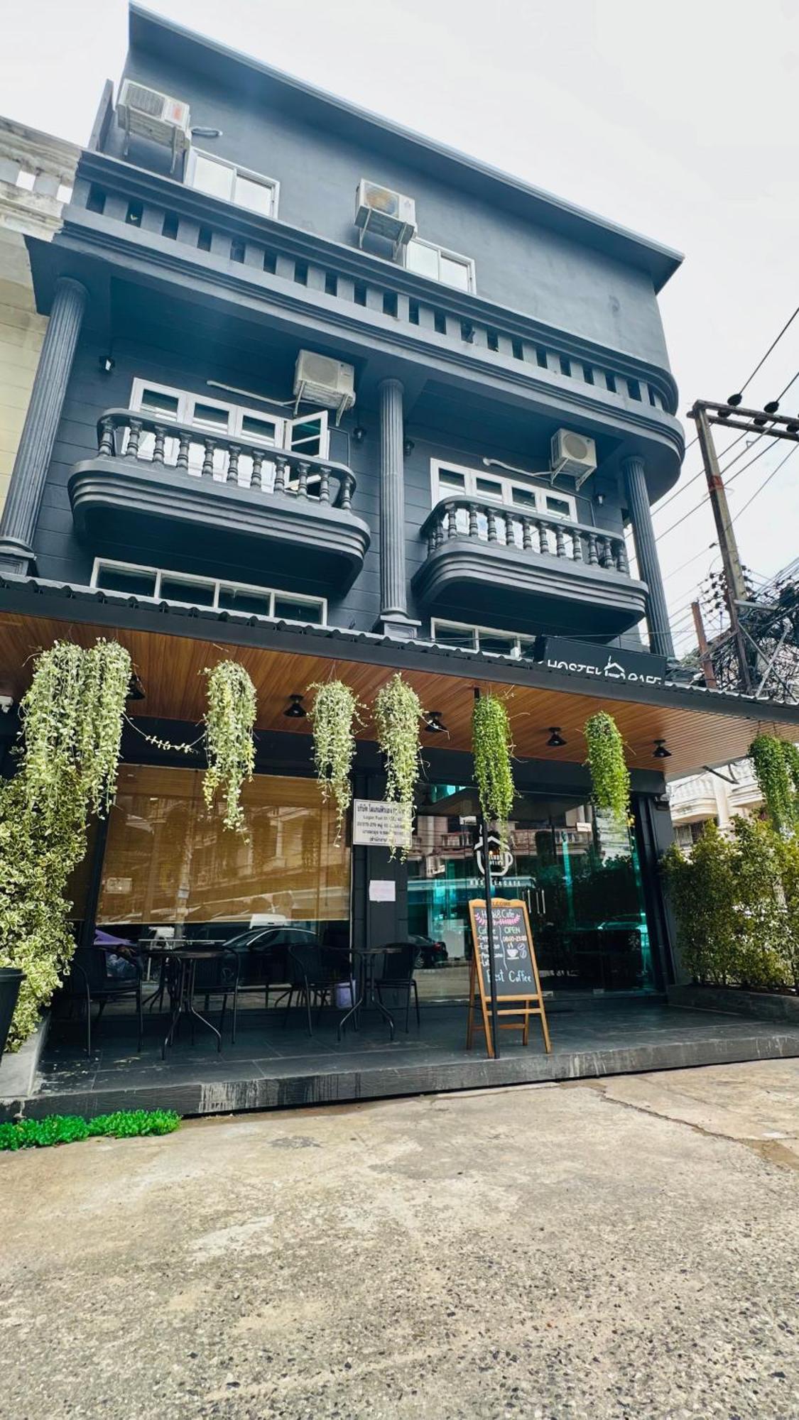 Champagne Hostel & Cafe Pattaya Exteriör bild