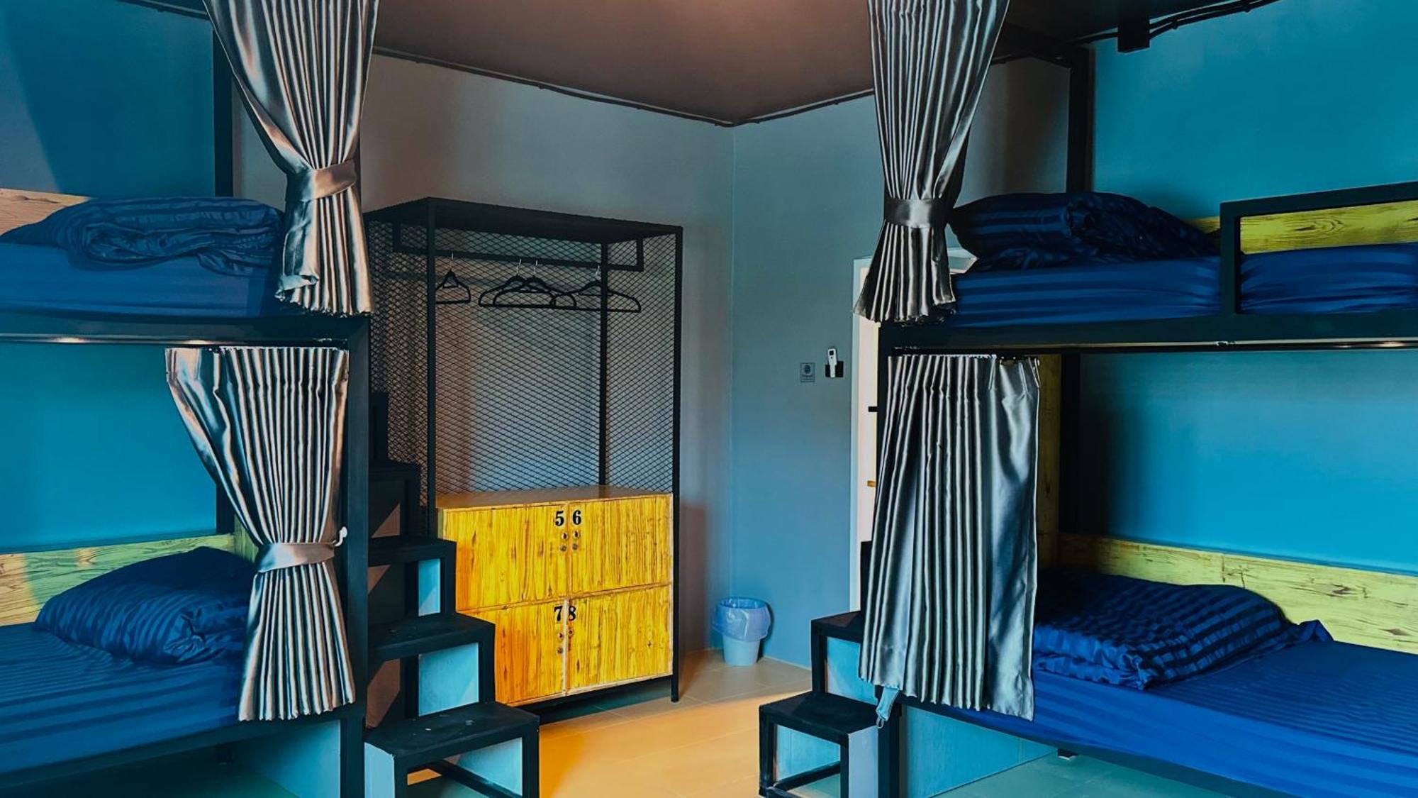 Champagne Hostel & Cafe Pattaya Exteriör bild