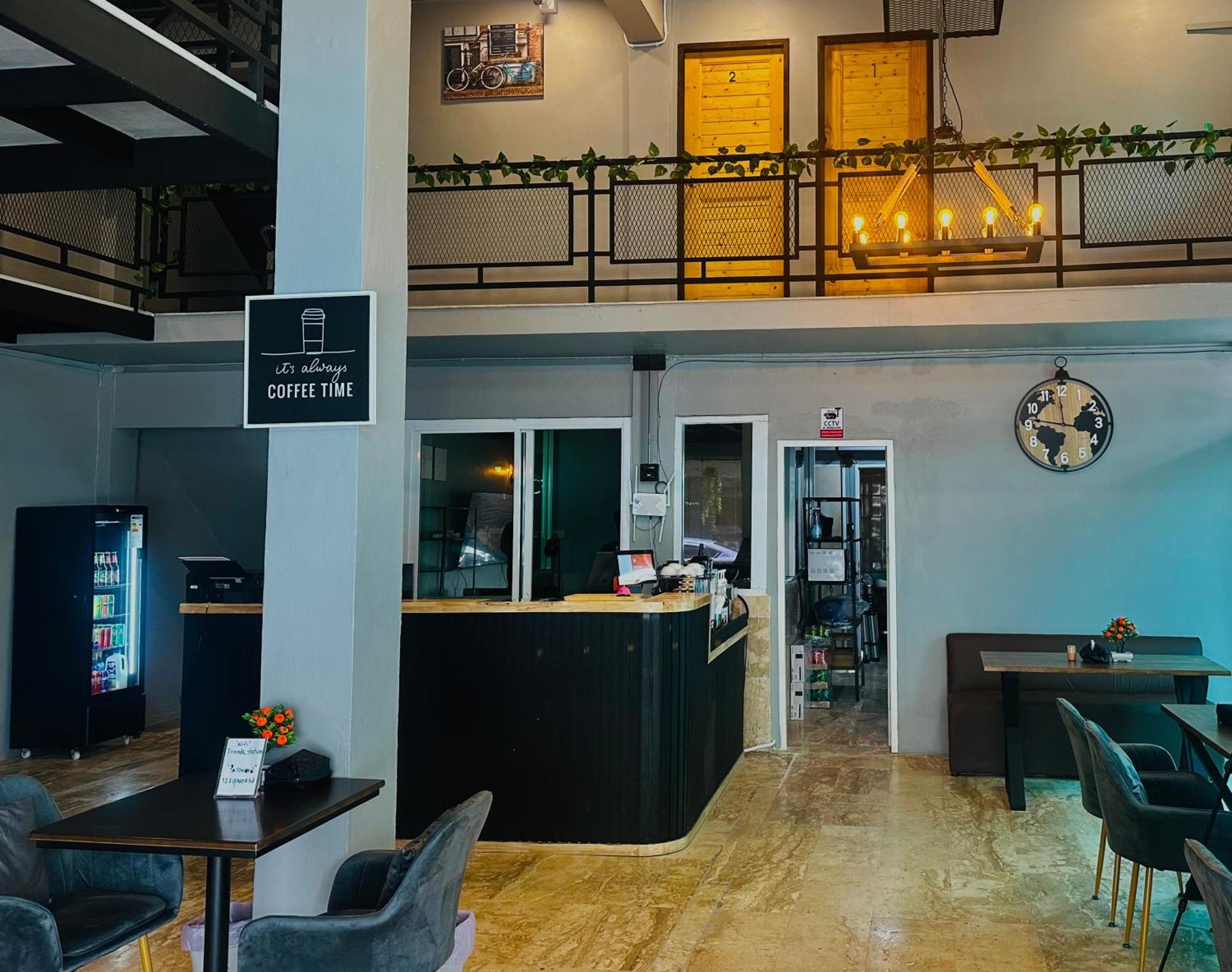 Champagne Hostel & Cafe Pattaya Exteriör bild