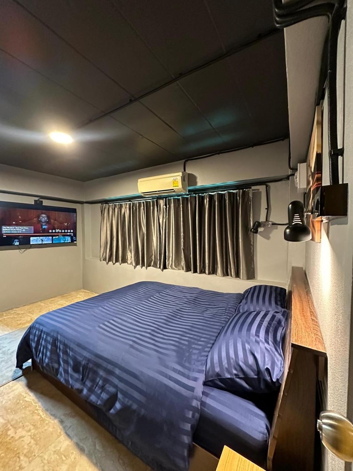 Champagne Hostel & Cafe Pattaya Exteriör bild